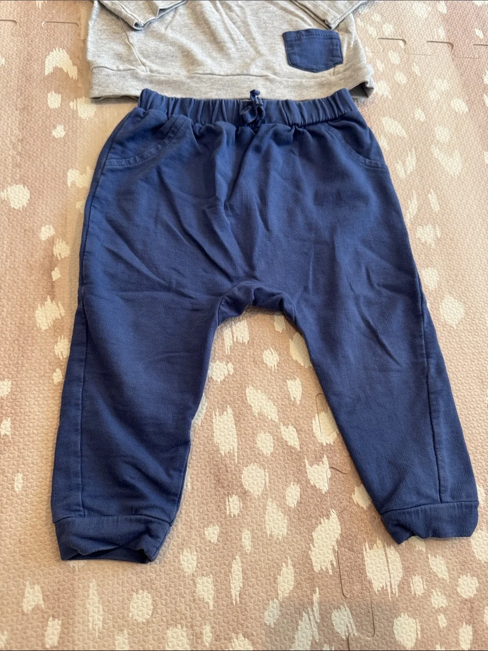 Bloomie’s Baby 2-Piece Sweatshirt & Jogger Set Gray/Navy 18M Cozy Cotton